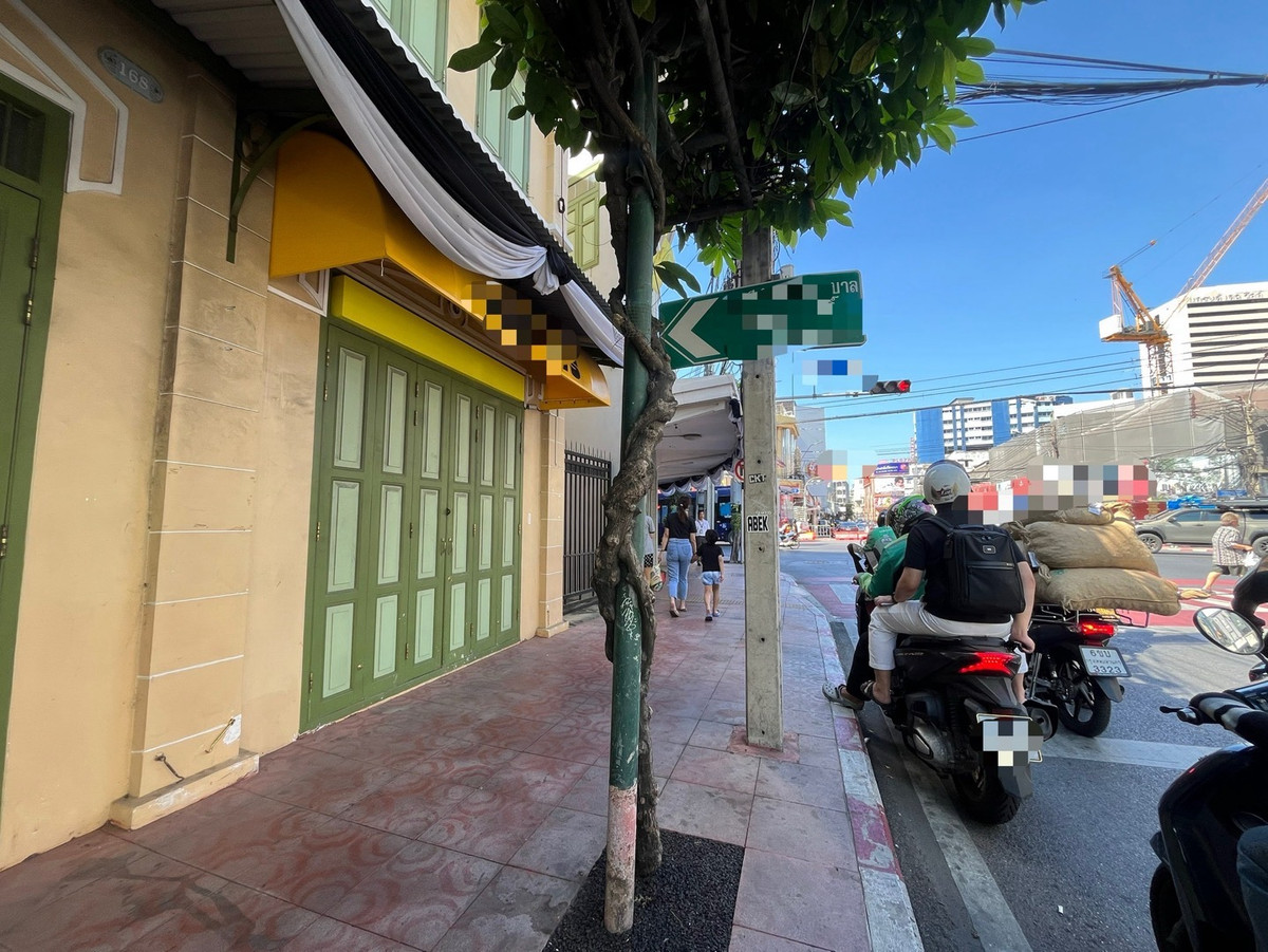 For RentShop HouseYaowarat, Banglamphu : Commercial building for rent, 1 unit, 3 floors @ Yaowarat, near MRT Sam Yot 600 meters, location for tourism, foreigners and hotels.