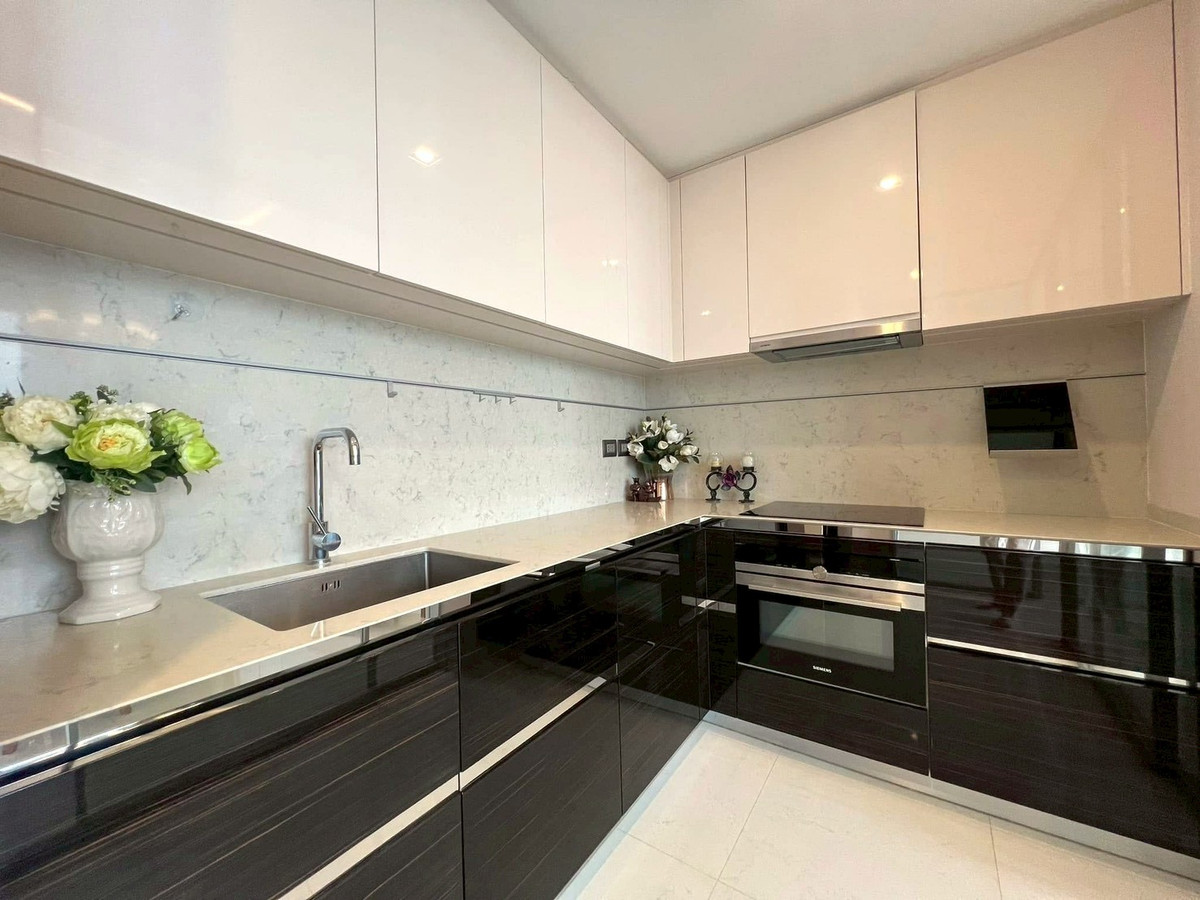 ให้เช่าคอนโดสาทร นราธิวาส : Luxury condo for rent 💠 𝐓𝐡𝐞 𝐁𝐚𝐧𝐠𝐤𝐨𝐤 𝐒𝐚𝐭𝐡𝐨𝐫𝐧 • 2 bedrooms • 2 bathrooms. 𝗖𝗢𝗗𝗘-TP001108  | 📲 𝗖𝗼𝗻𝘁𝗮𝗰𝘁. 𝟬𝟲𝟮-𝟲𝟵𝟰-𝟭𝟳𝟵𝟰