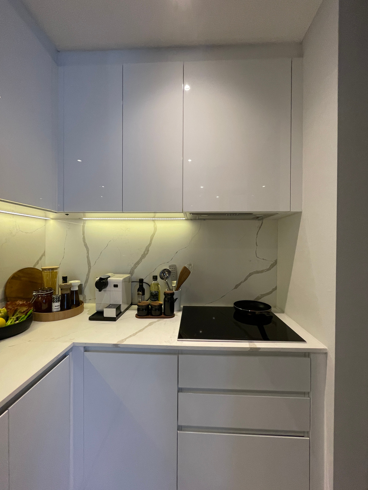 For SaleCondoRama9, Petchburi, RCA : Condo for sale: Ashton Asoke-Rama 9, Combine room, extra large size, 150.78 sq m, in ALPHA building, fully furnished, ready to move in. (Fully-Decorated) and receive full promotions for more than 13 items, the ultimate in luxury in the heart of the New CB