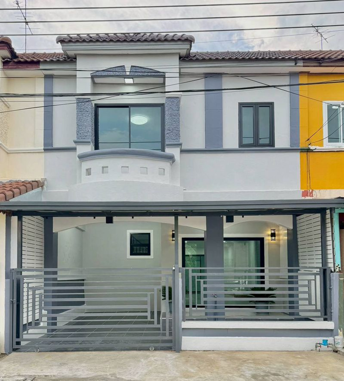 ขายทาวน์โฮมนนทบุรี บางใหญ่ บางบัวทอง :  ขายทาวน์เฮ้าส์ 2 ชั้น หมู่บ้านปิยวรารมย์ เฟส 1 ถนนเมน ติดถนนบางกรวย - ไทรน้อย เนื้อที่ 22  ตารางวา  4 ห้องนอน ตำบลบางบัวทอง อำเภอบางบัวทองจังหวัดนนทบุรี