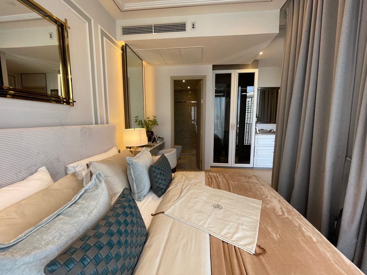 For SaleCondoRama9, Petchburi, RCA : Condo for sale: Ashton Asoke-Rama 9, Combine room, extra large size, 150.78 sq m, in ALPHA building, fully furnished, ready to move in. (Fully-Decorated) and receive full promotions for more than 13 items, the ultimate in luxury in the heart of the New CB