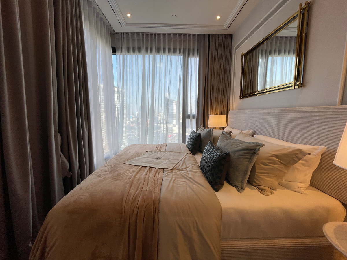 For SaleCondoRama9, Petchburi, RCA : Condo for sale: Ashton Asoke-Rama 9, Combine room, extra large size, 150.78 sq m, in ALPHA building, fully furnished, ready to move in. (Fully-Decorated) and receive full promotions for more than 13 items, the ultimate in luxury in the heart of the New CB