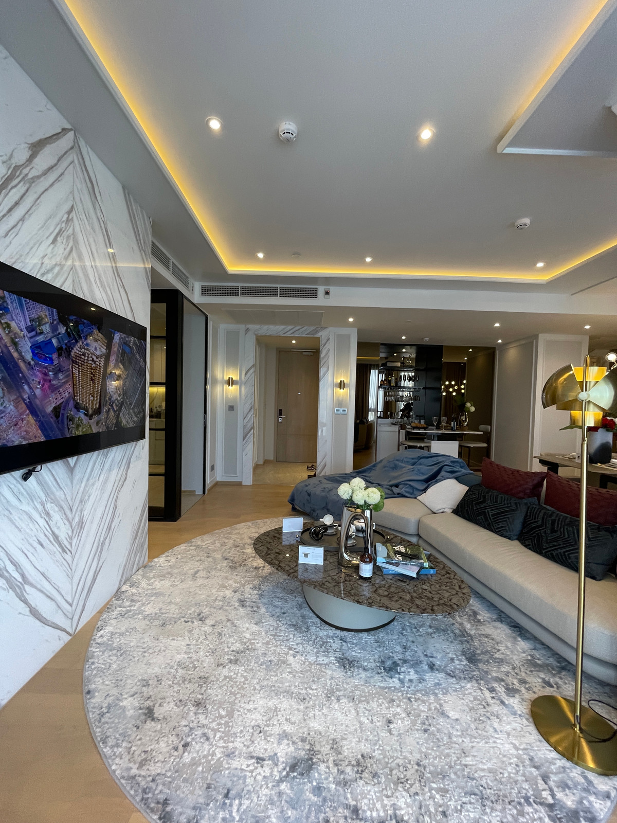 For SaleCondoRama9, Petchburi, RCA : Condo for sale: Ashton Asoke-Rama 9, Combine room, extra large size, 150.78 sq m, in ALPHA building, fully furnished, ready to move in. (Fully-Decorated) and receive full promotions for more than 13 items, the ultimate in luxury in the heart of the New CB