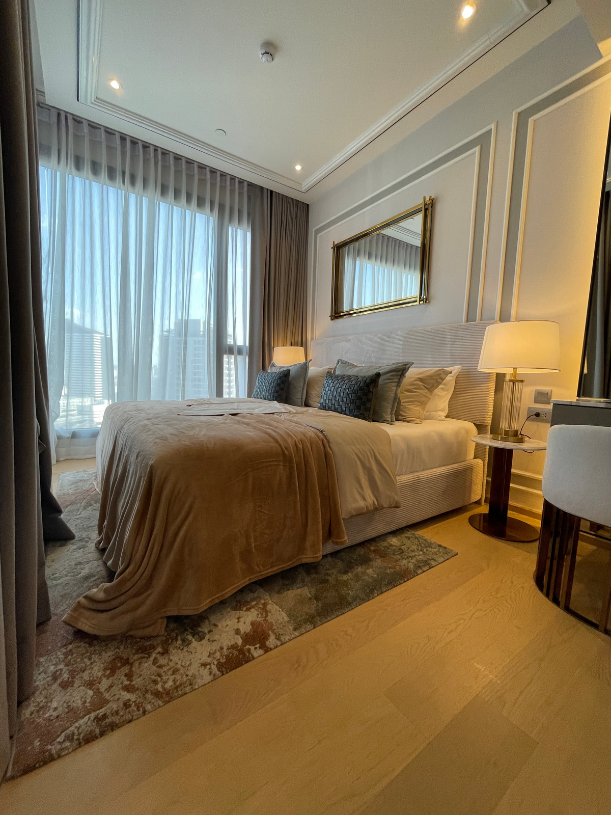 For SaleCondoRama9, Petchburi, RCA : Condo for sale: Ashton Asoke-Rama 9, Combine room, extra large size, 150.78 sq m, in ALPHA building, fully furnished, ready to move in. (Fully-Decorated) and receive full promotions for more than 13 items, the ultimate in luxury in the heart of the New CB