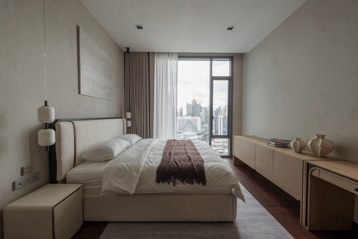 ให้เช่าคอนโดนานา : ห้องตกแต่งใหม่ให้เช่า Q1 สุขุมวิท ติด BTS นานา ห้องชั้นสูง ขนาดใหญ่ 108 ตร.ม. วิวเมือง