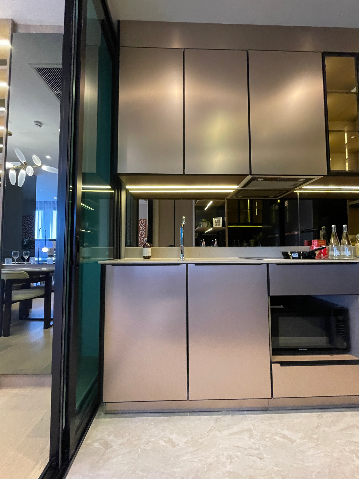 For SaleCondoRama9, Petchburi, RCA : Condo for sale: Ashton Asoke-Rama 9, Combine room, special size, 91.94 sq m, in ALPHA building, fully furnished, ready to move in. (Fully-Decorated) and receive full promotions for more than 13 items, the ultimate in luxury in the heart of the New CBD.