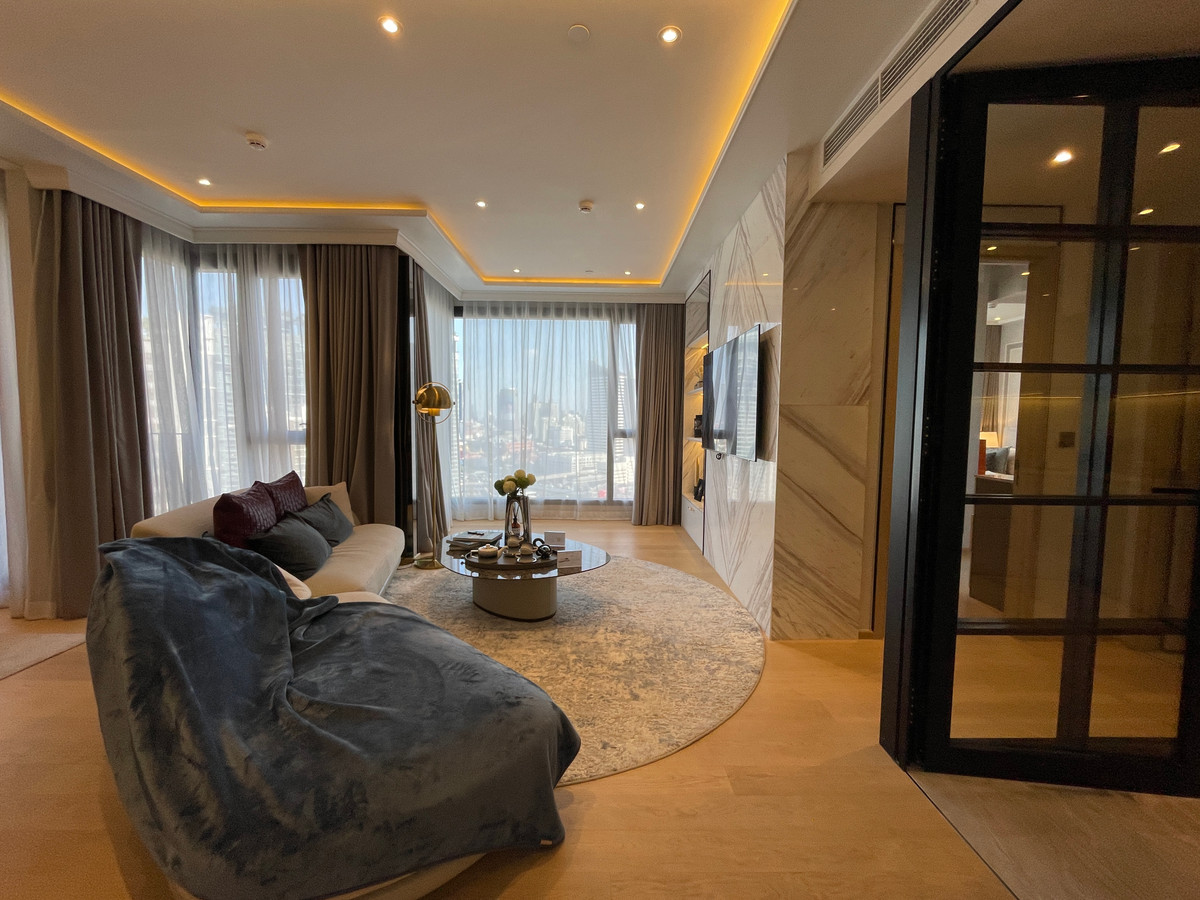 ขายคอนโดพระราม 9 เพชรบุรีตัดใหม่ RCA : ขายคอนโด Ashton อโศก-พระราม 9 ห้อง Combine ไซส์ใหญ่พิเศษ 150.78 ตร.ม. ในตึก ALPHA ตกแต่งครบพร้อมอยู่ (Fully-Decorated) พร้อมรับโปรโมชั่นจัดเต็มกว่า 13 รายการ ที่สุดของความ Luxury ใจกลาง New CBD