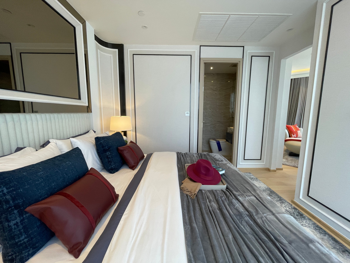 For SaleCondoRama9, Petchburi, RCA : Condo for sale: Ashton Asoke-Rama 9, Combine room, extra large size, 150.78 sq m, in ALPHA building, fully furnished, ready to move in. (Fully-Decorated) and receive full promotions for more than 13 items, the ultimate in luxury in the heart of the New CB