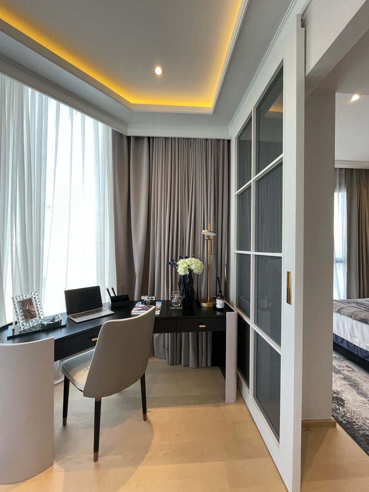 For SaleCondoRama9, Petchburi, RCA : Condo for sale: Ashton Asoke-Rama 9, Combine room, extra large size, 150.78 sq m, in ALPHA building, fully furnished, ready to move in. (Fully-Decorated) and receive full promotions for more than 13 items, the ultimate in luxury in the heart of the New CB