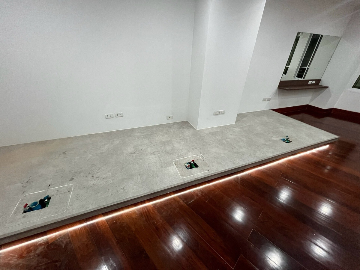 For RentShop HouseYaowarat, Banglamphu : Commercial building for rent, 1 unit, 3 floors @ Yaowarat, near MRT Sam Yot 600 meters, location for tourism, foreigners and hotels.