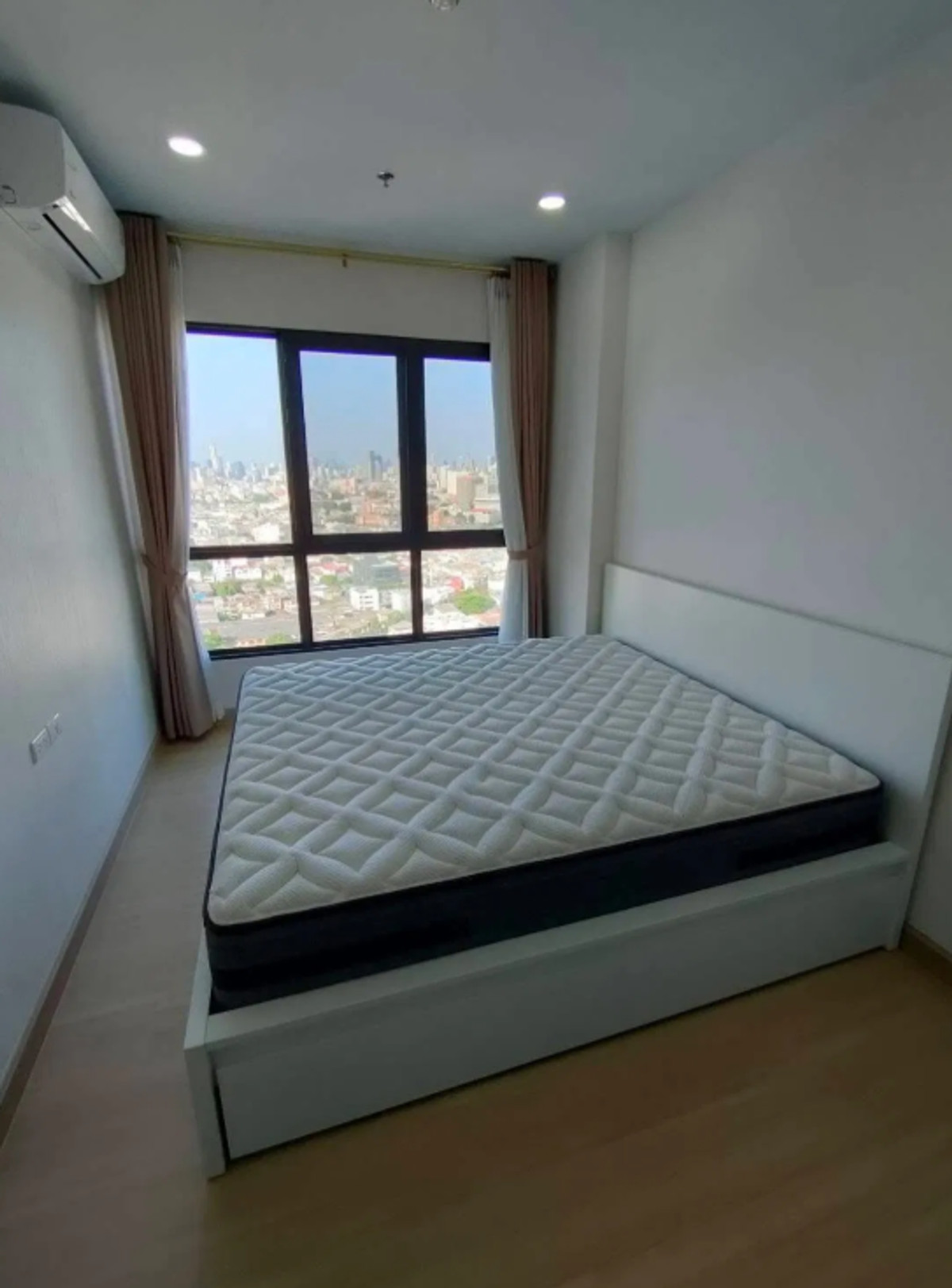 ให้เช่าคอนโดวงเวียนใหญ่ เจริญนคร : Supalai Loft Prachathipok 47.5 sq.m. Eng 中 日 Please add LINE ID @806qphgn o8415o5483