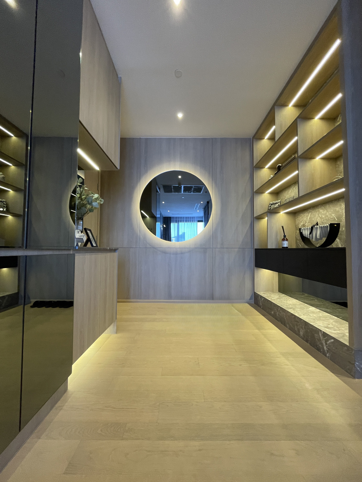 For SaleCondoRama9, Petchburi, RCA : Condo for sale: Ashton Asoke-Rama 9, Combine room, special size, 91.94 sq m, in ALPHA building, fully furnished, ready to move in. (Fully-Decorated) and receive full promotions for more than 13 items, the ultimate in luxury in the heart of the New CBD.