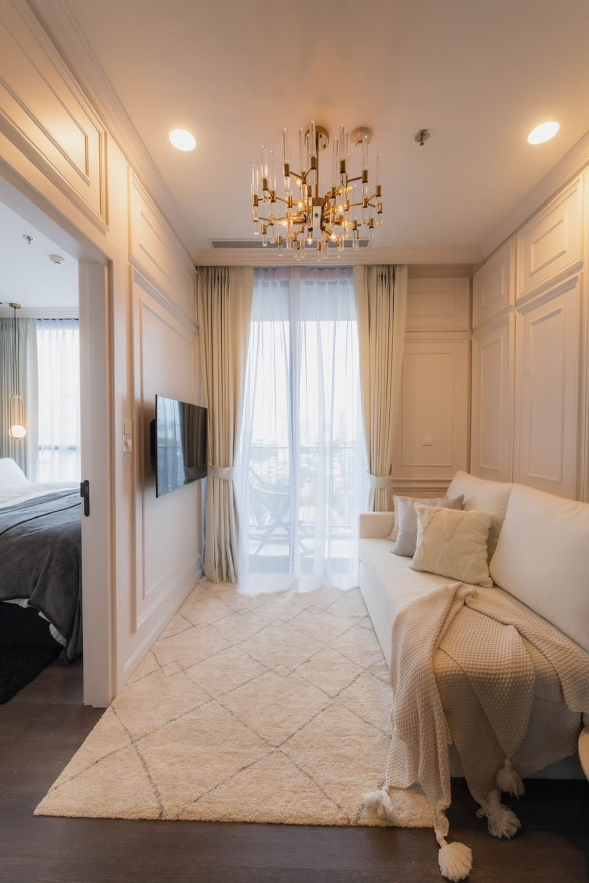 คอนโดสุขุมวิท อโศก ทองหล่อ : กระเป๋าใบเดียวพร้อมเข้าอยู่!! คอนโดแต่งสวย พร้อมเฟอร์นิเจอร์ อุปกรณ์ไฟฟ้า ระดับพรีเมี่ยม