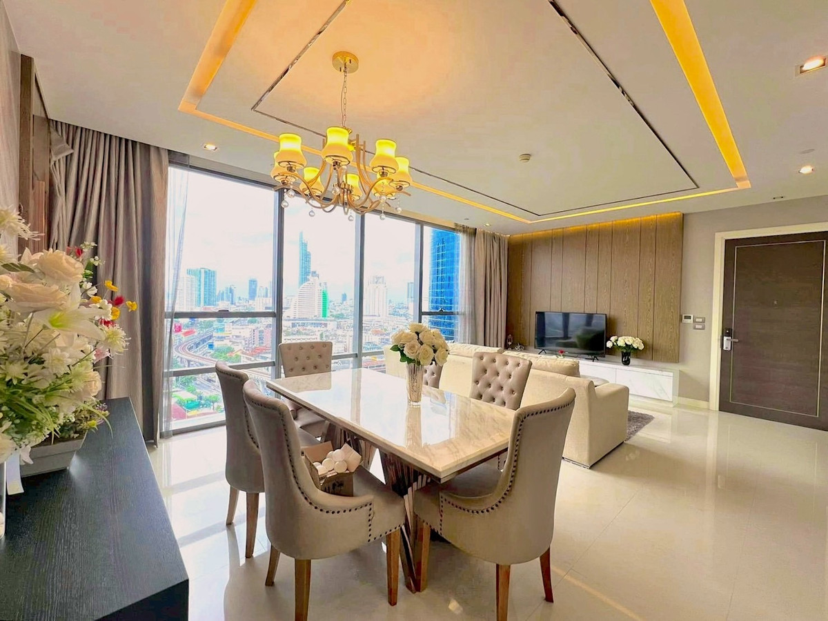 ให้เช่าคอนโดสาทร นราธิวาส : Luxury condo for rent 💠 𝐓𝐡𝐞 𝐁𝐚𝐧𝐠𝐤𝐨𝐤 𝐒𝐚𝐭𝐡𝐨𝐫𝐧 • 2 bedrooms • 2 bathrooms. 𝗖𝗢𝗗𝗘-TP001108  | 📲 𝗖𝗼𝗻𝘁𝗮𝗰𝘁. 𝟬𝟲𝟮-𝟲𝟵𝟰-𝟭𝟳𝟵𝟰