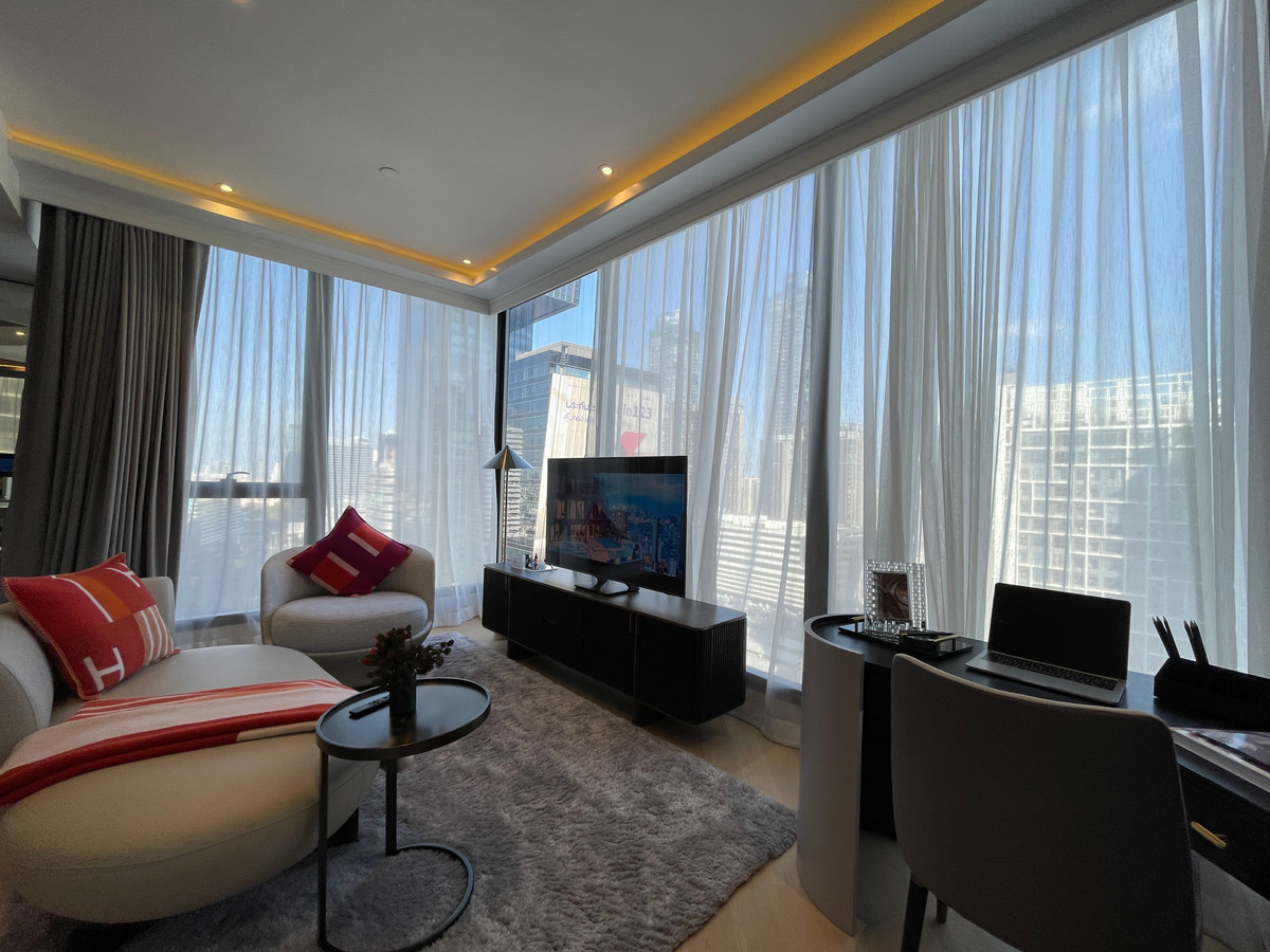 For SaleCondoRama9, Petchburi, RCA : Condo for sale: Ashton Asoke-Rama 9, Combine room, extra large size, 150.78 sq m, in ALPHA building, fully furnished, ready to move in. (Fully-Decorated) and receive full promotions for more than 13 items, the ultimate in luxury in the heart of the New CB