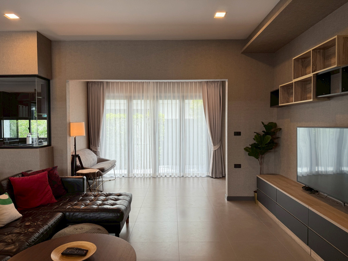 ให้เช่าทาวน์โฮมบางนา แบริ่ง ลาซาล : บ้านให้เช่า วีเว่ บางนา กม.7 พร้อมเฟอร์นิเจอร์ครบ ( SPSEVE1529)