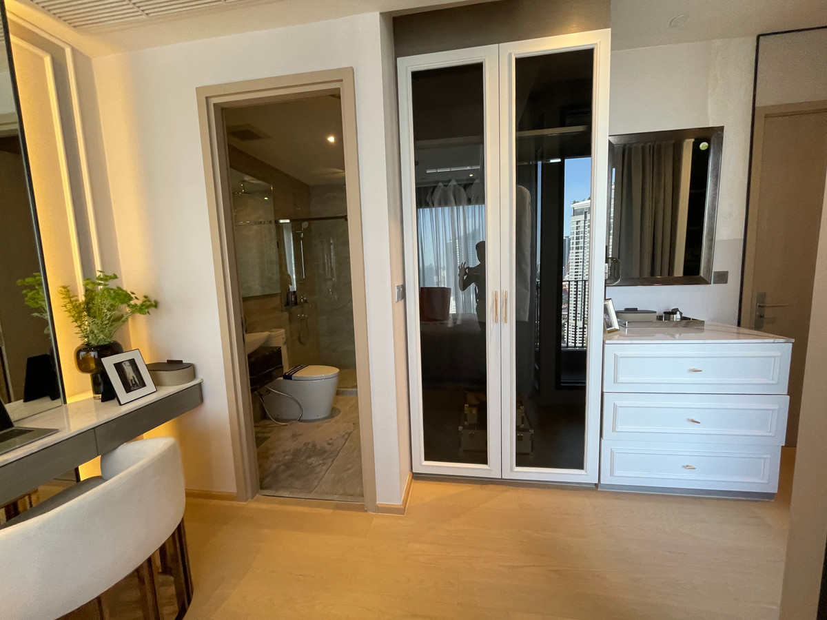 For SaleCondoRama9, Petchburi, RCA : Condo for sale: Ashton Asoke-Rama 9, Combine room, extra large size, 150.78 sq m, in ALPHA building, fully furnished, ready to move in. (Fully-Decorated) and receive full promotions for more than 13 items, the ultimate in luxury in the heart of the New CB