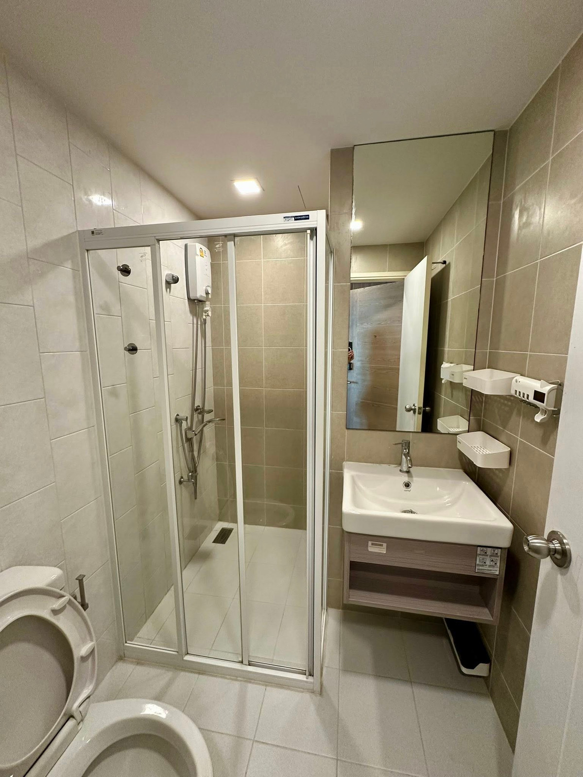 ให้เช่าคอนโดปทุมธานี รังสิต ธรรมศาสตร์ : ⭐️ให้เช่า Kave Town Space ⭐️ ใกล้ ม.กรุงเทพที่สุด เดินไปเรียนได้เลย👍 ห้องจริงสวยมาก บิ้วอินจัดเต็ม ใช้งานได้จริงทุกส่วน คุ้มราคาแน่นอน 📞โทรหาพี่แคทเลย 091-7503016