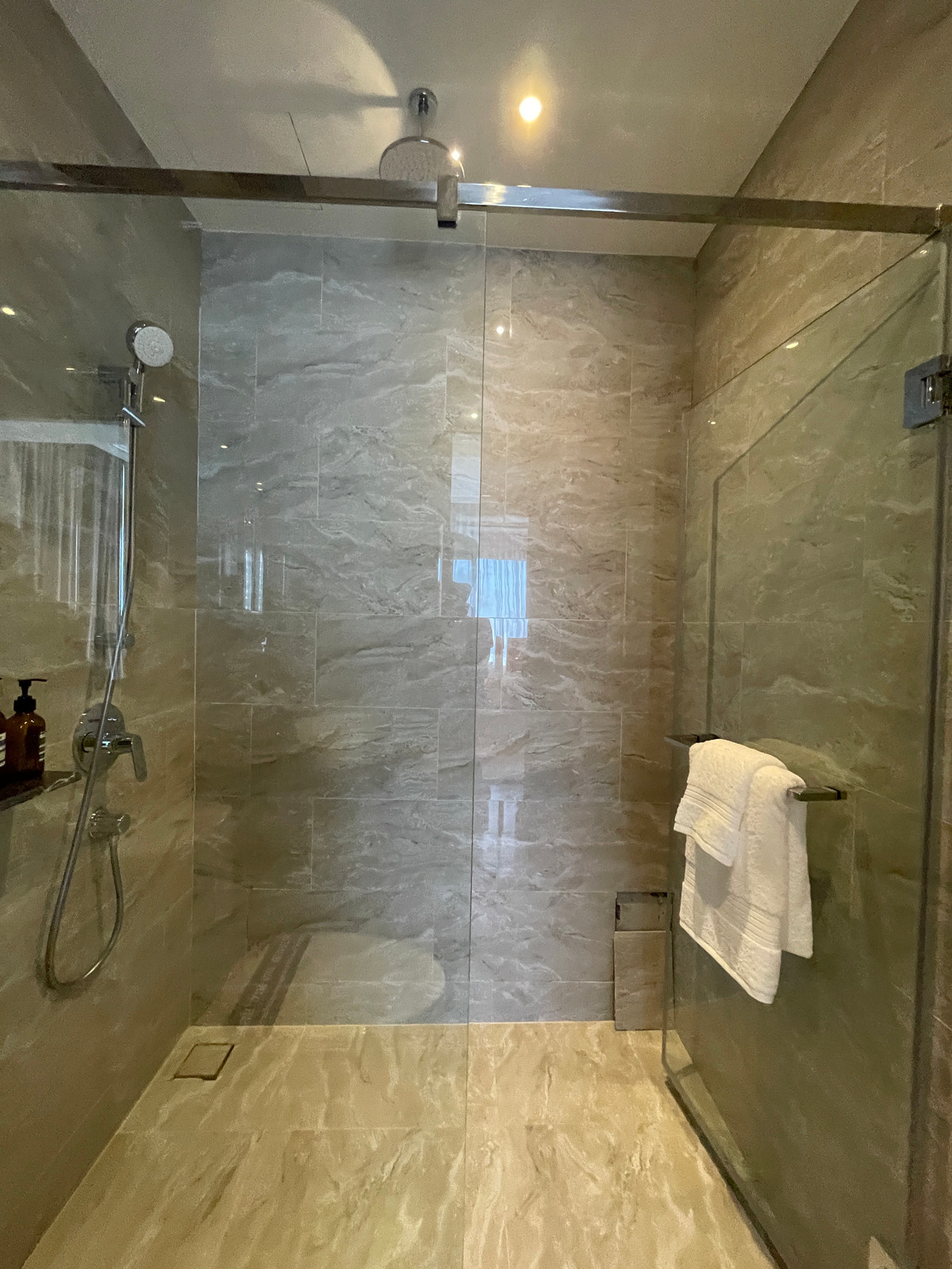 For SaleCondoRama9, Petchburi, RCA : Condo for sale: Ashton Asoke-Rama 9, Combine room, extra large size, 150.78 sq m, in ALPHA building, fully furnished, ready to move in. (Fully-Decorated) and receive full promotions for more than 13 items, the ultimate in luxury in the heart of the New CB