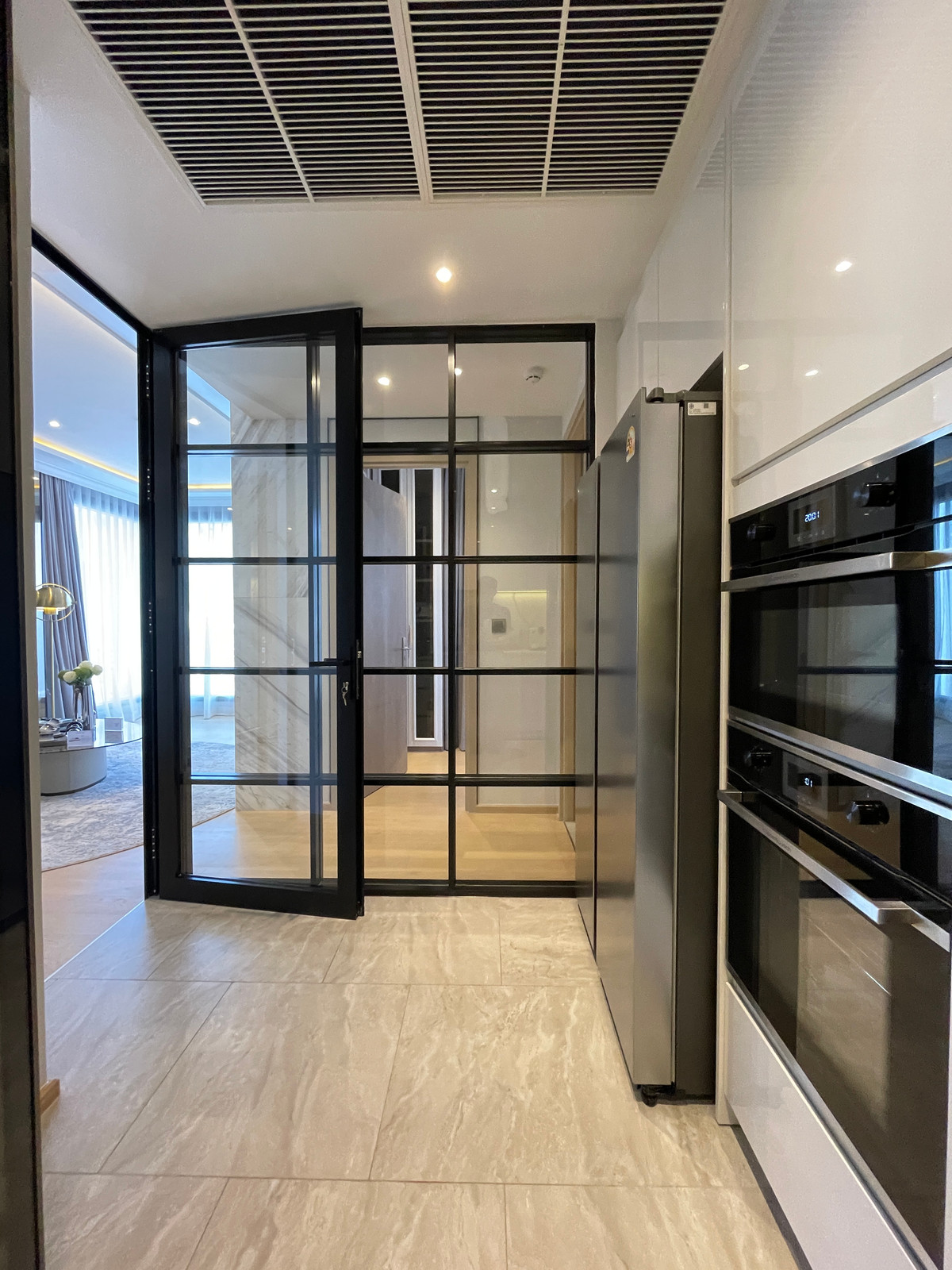 For SaleCondoRama9, Petchburi, RCA : Condo for sale: Ashton Asoke-Rama 9, Combine room, extra large size, 150.78 sq m, in ALPHA building, fully furnished, ready to move in. (Fully-Decorated) and receive full promotions for more than 13 items, the ultimate in luxury in the heart of the New CB