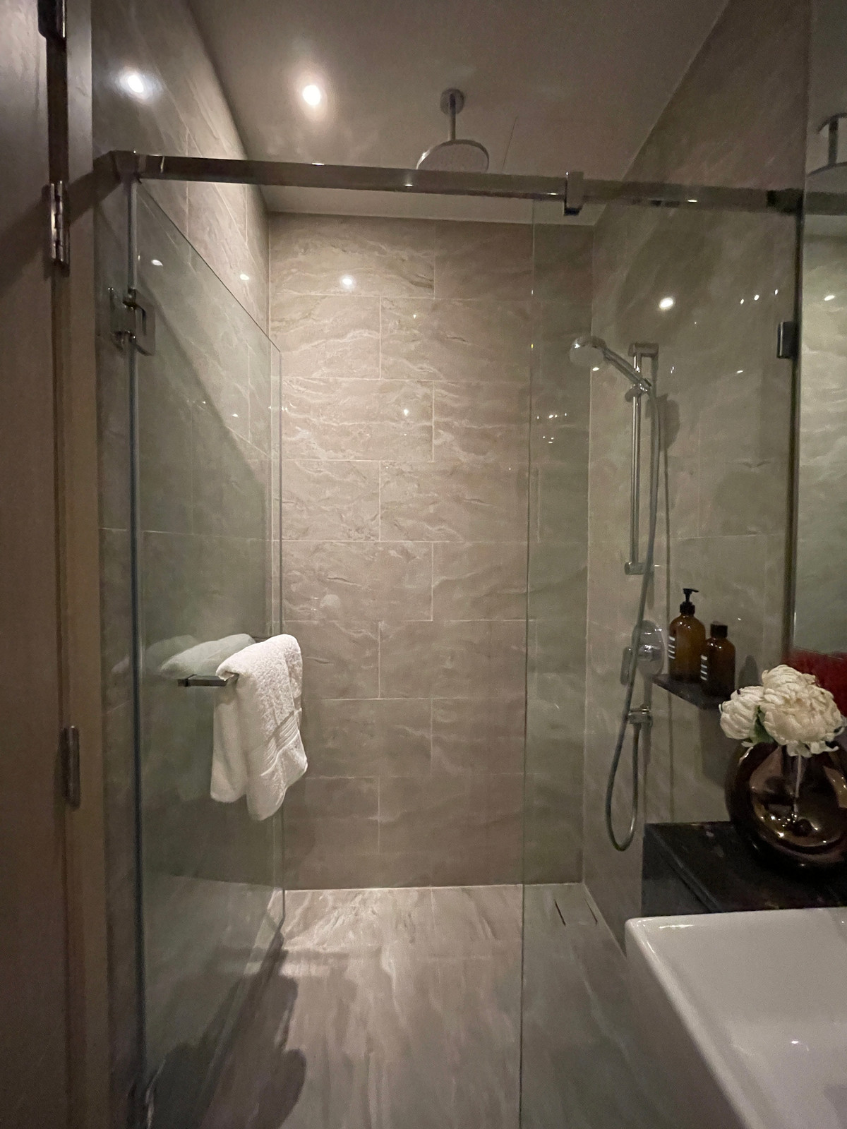 For SaleCondoRama9, Petchburi, RCA : Condo for sale: Ashton Asoke-Rama 9, Combine room, extra large size, 150.78 sq m, in ALPHA building, fully furnished, ready to move in. (Fully-Decorated) and receive full promotions for more than 13 items, the ultimate in luxury in the heart of the New CB