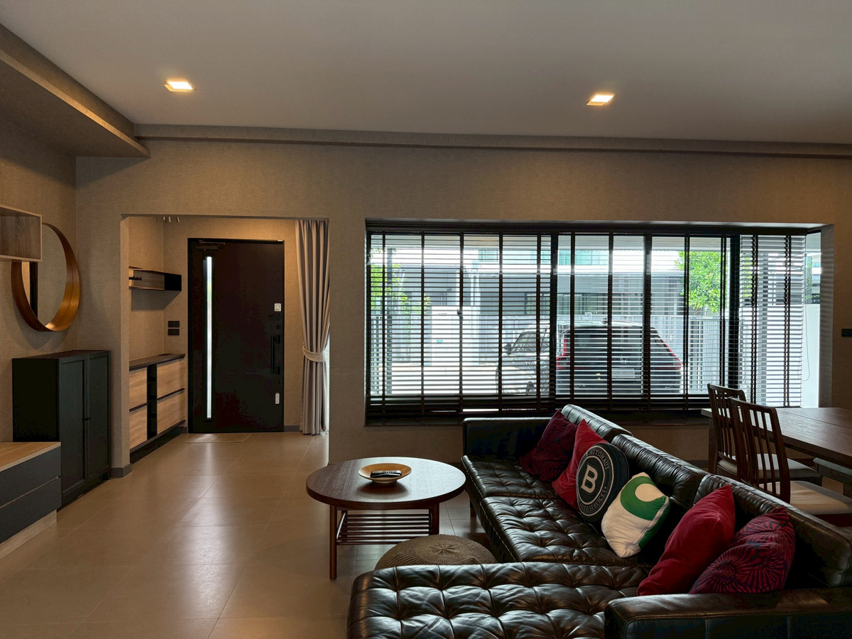 ให้เช่าทาวน์โฮมบางนา แบริ่ง ลาซาล : บ้านให้เช่า วีเว่ บางนา กม.7 พร้อมเฟอร์นิเจอร์ครบ ( SPSEVE1529)