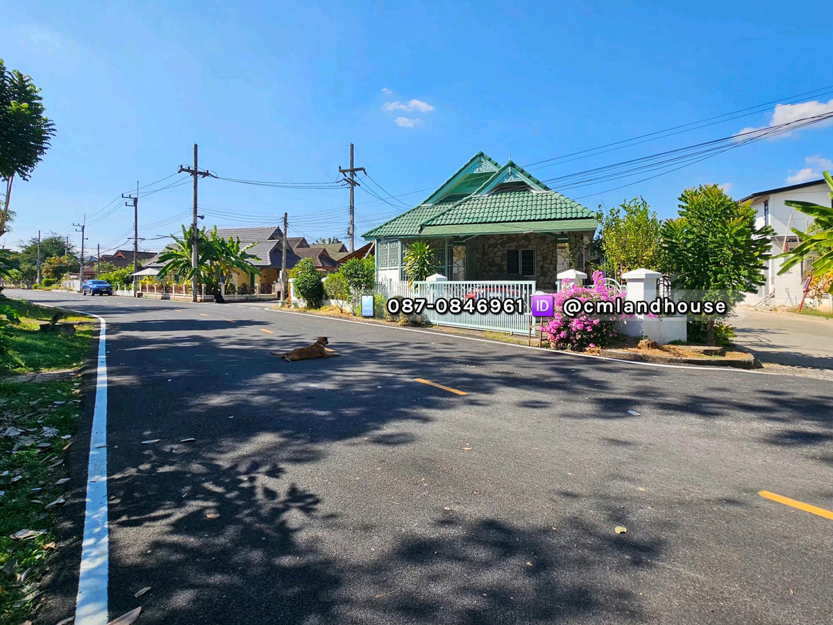 For SaleHouseChiang Mai : 2 houses, Mueang District, prime location on Khan Khlong-Ratchaphruek Road. Near Mae Hia Market Near world flora, Night Safari, near CMU, Nimman, Suan Dok 6 km., near the airport 7 km. Selling as cheap as the price of empty land. (Land in this area costs 