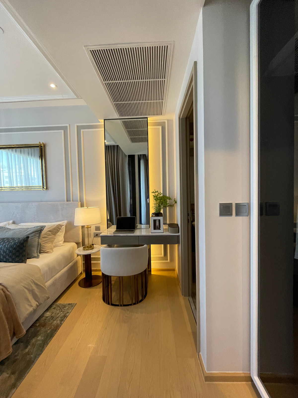 For SaleCondoRama9, Petchburi, RCA : Condo for sale: Ashton Asoke-Rama 9, Combine room, extra large size, 150.78 sq m, in ALPHA building, fully furnished, ready to move in. (Fully-Decorated) and receive full promotions for more than 13 items, the ultimate in luxury in the heart of the New CB