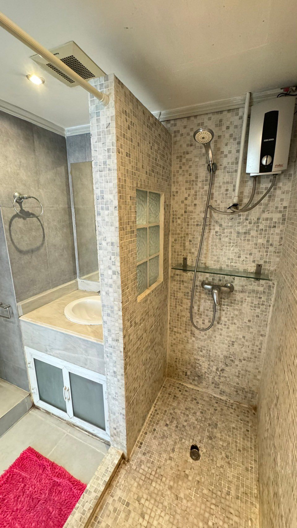 ให้เช่าคอนโดสุขุมวิท อโศก ทองหล่อ : เช่าคอนโดใกล้ BTS นานา 3 นาที  Saranjai Mansion 1 ห้องนอน 1 ห้องน้ำ