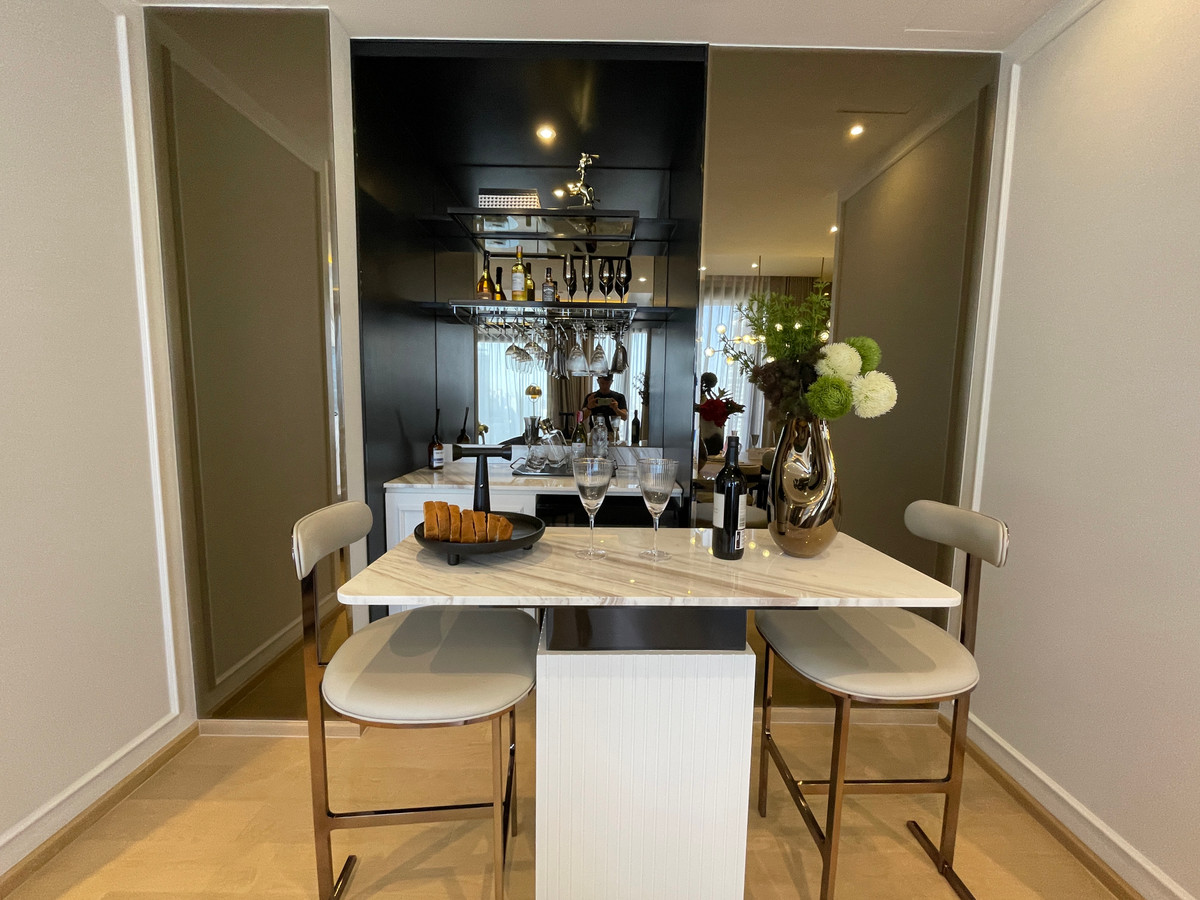 For SaleCondoRama9, Petchburi, RCA : Condo for sale: Ashton Asoke-Rama 9, Combine room, extra large size, 150.78 sq m, in ALPHA building, fully furnished, ready to move in. (Fully-Decorated) and receive full promotions for more than 13 items, the ultimate in luxury in the heart of the New CB