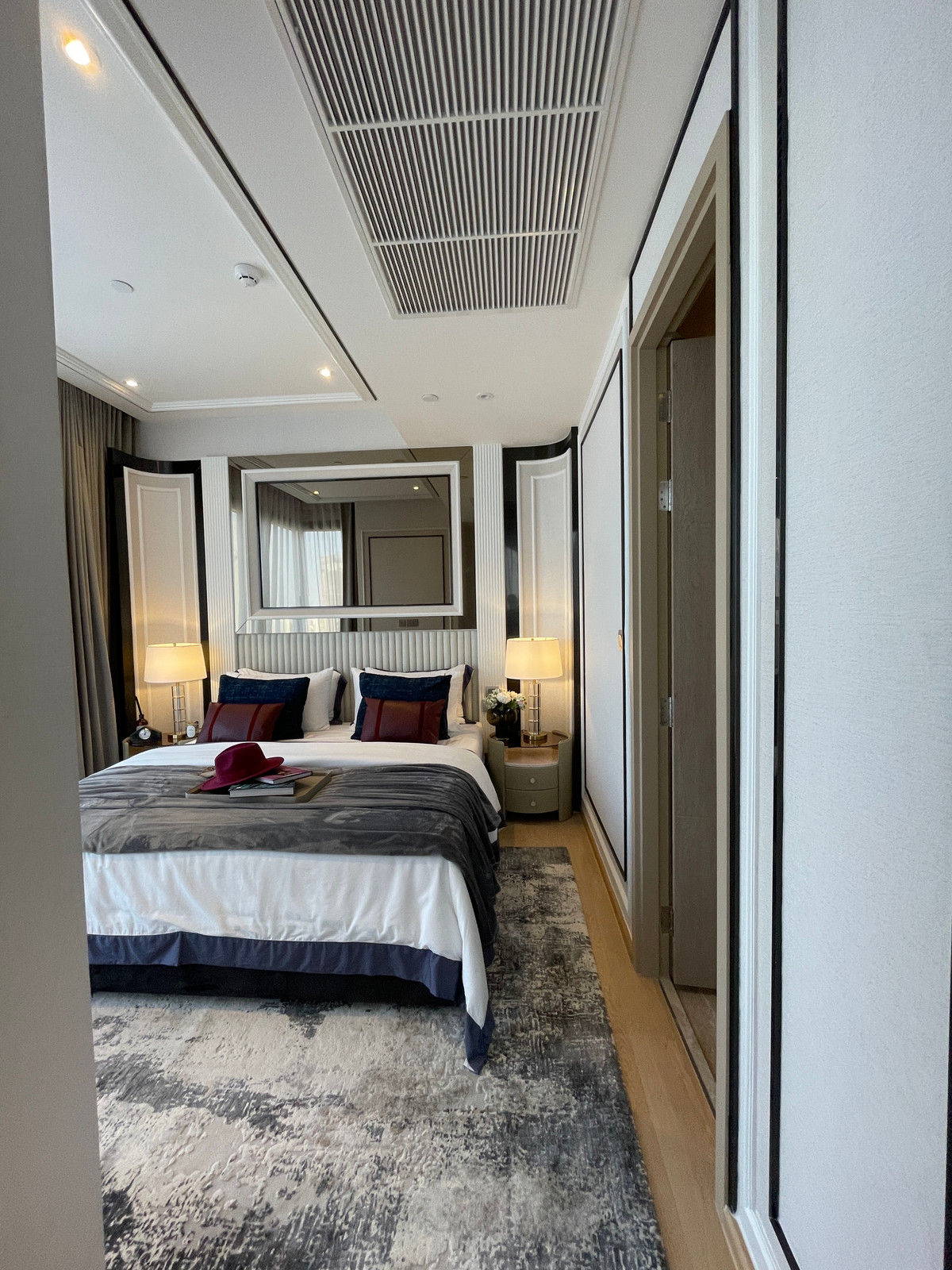 For SaleCondoRama9, Petchburi, RCA : Condo for sale: Ashton Asoke-Rama 9, Combine room, extra large size, 150.78 sq m, in ALPHA building, fully furnished, ready to move in. (Fully-Decorated) and receive full promotions for more than 13 items, the ultimate in luxury in the heart of the New CB