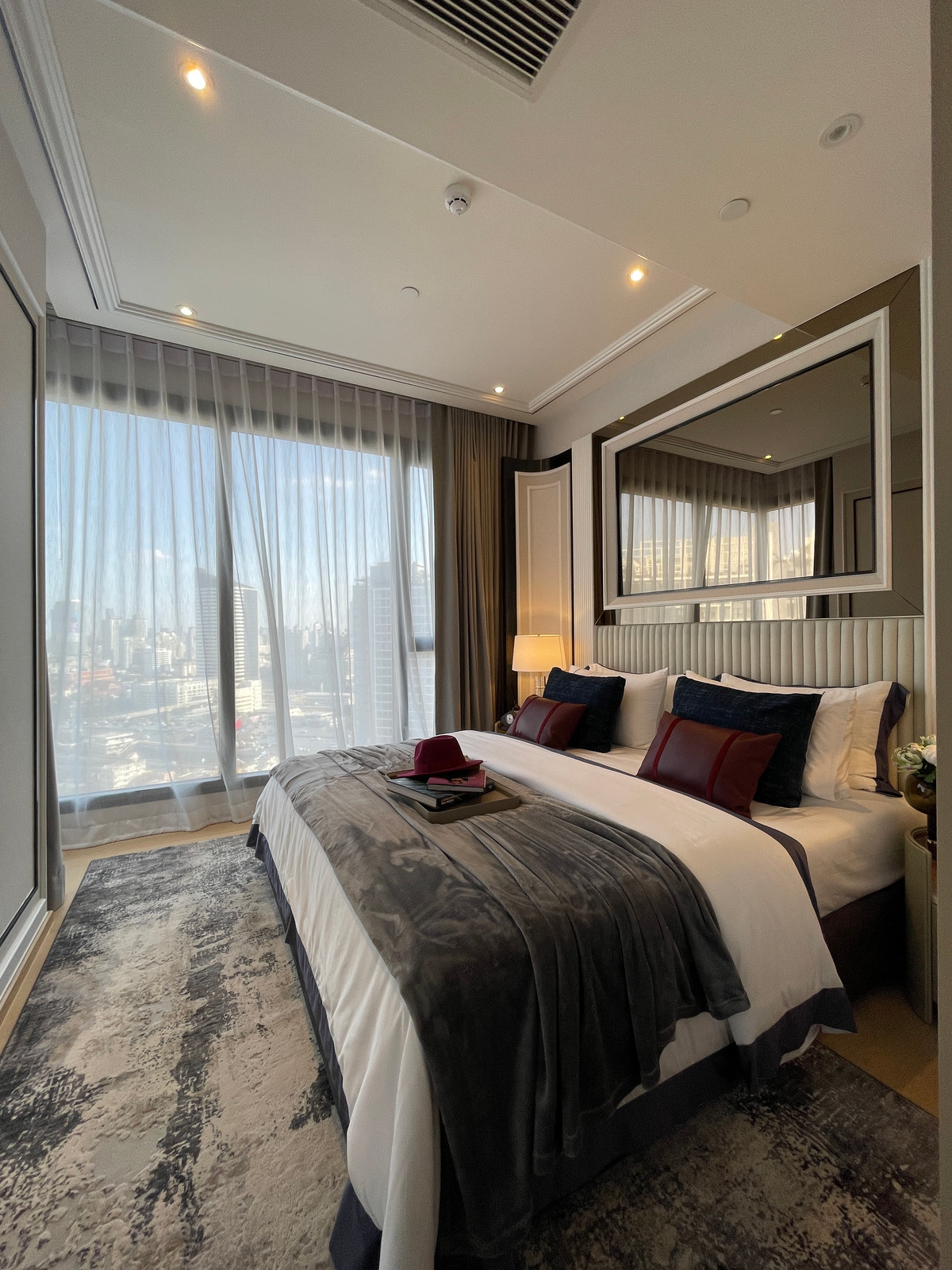 For SaleCondoRama9, Petchburi, RCA : Condo for sale: Ashton Asoke-Rama 9, Combine room, extra large size, 150.78 sq m, in ALPHA building, fully furnished, ready to move in. (Fully-Decorated) and receive full promotions for more than 13 items, the ultimate in luxury in the heart of the New CB