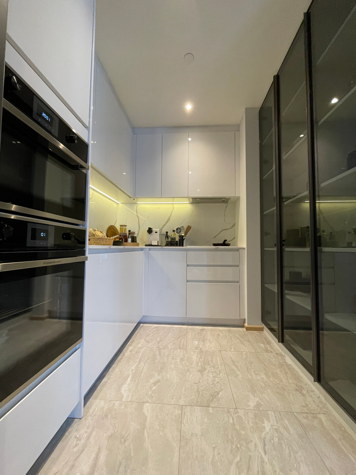 For SaleCondoRama9, Petchburi, RCA : Condo for sale: Ashton Asoke-Rama 9, Combine room, extra large size, 150.78 sq m, in ALPHA building, fully furnished, ready to move in. (Fully-Decorated) and receive full promotions for more than 13 items, the ultimate in luxury in the heart of the New CB