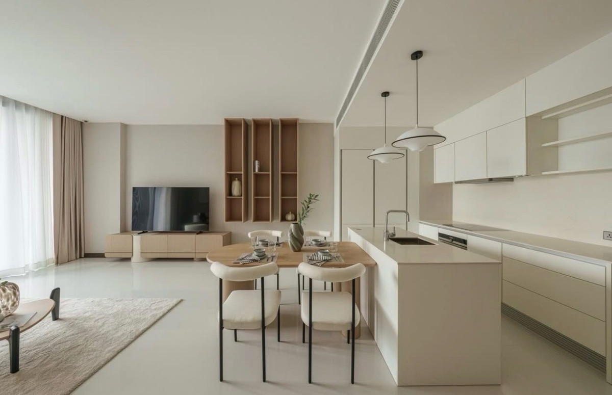 ให้เช่าคอนโดนานา : 🔹Q1 Sukhumvit 🔹 2 Bedrooms 2 Bathrooms • Size: 108 sq.m. • Floor: 20+ (High floor) • City view
