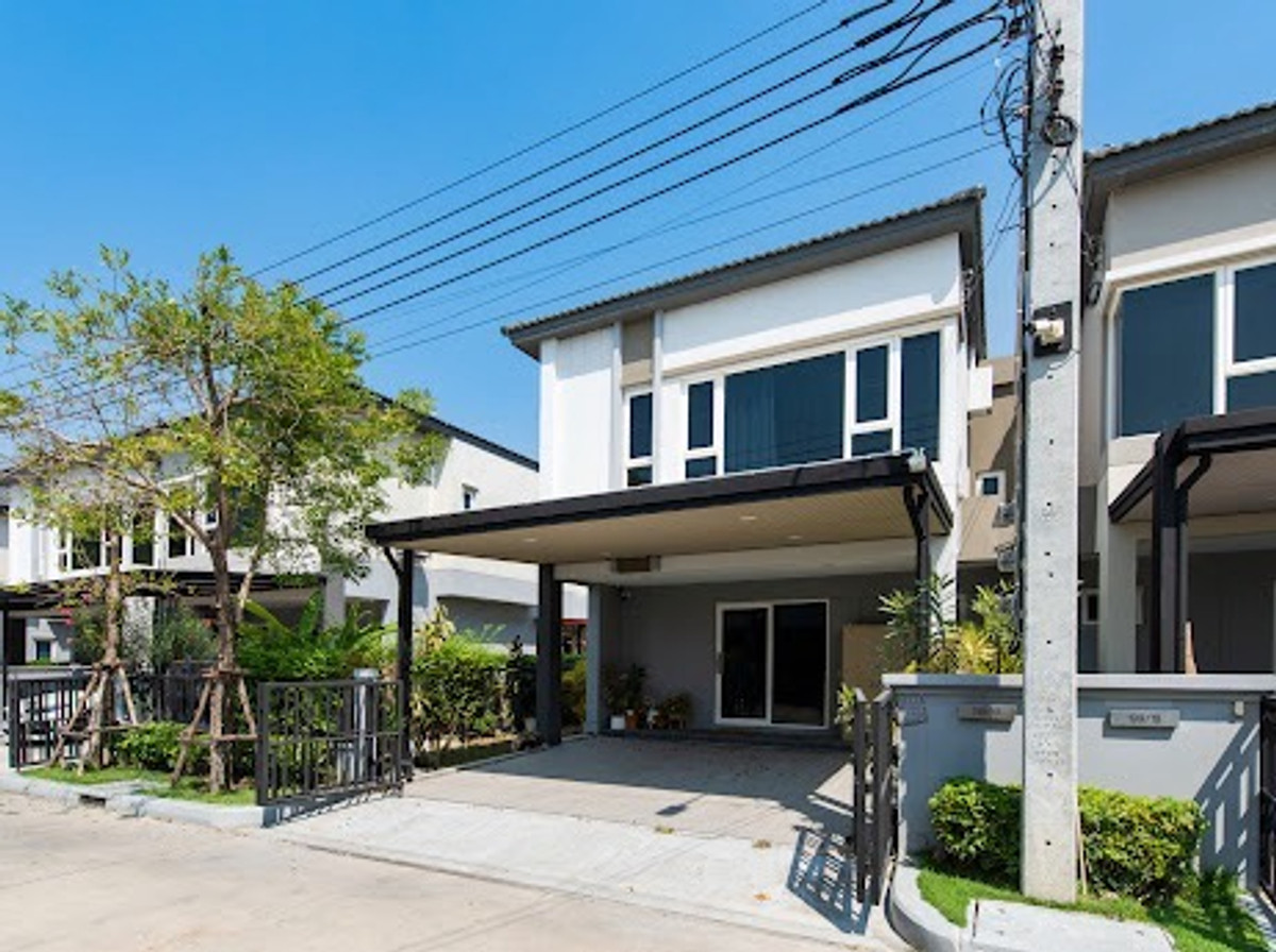 For RentSamut Prakan,Samrong : 🌟For Rent: A two-storey semi-detached house with a garden at Grande Pleno Mega Bangna, featuring 3 bedrooms and 2 bathrooms. Fully
furnished.💥Rental Fee: 49,000 THB/month. 