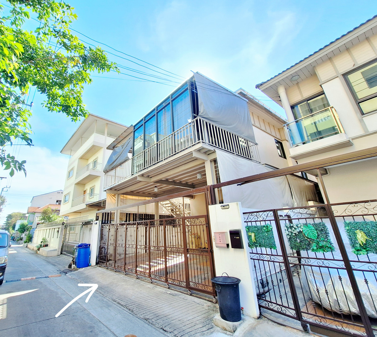 For RentChokchai 4, Ladprao 71, Ladprao 48, : 🏡 House for rent, Lat Phrao 80, just bring your bags. Two cars can be parked in front of the house. The house is clean and ready to move in, suitable for people who want it. Good location, convenient travel, lots of food.