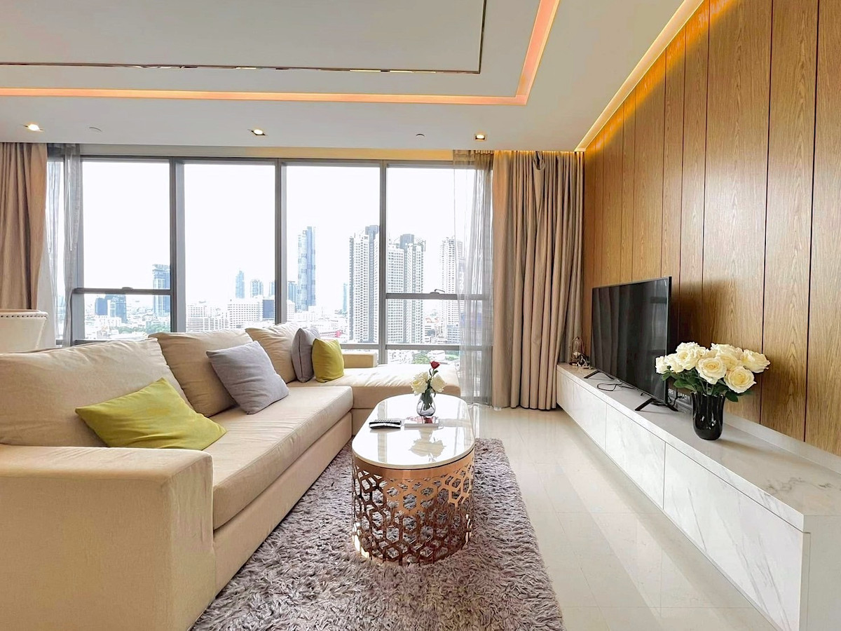 ให้เช่าคอนโดสาทร นราธิวาส : Luxury condo for rent 💠 𝐓𝐡𝐞 𝐁𝐚𝐧𝐠𝐤𝐨𝐤 𝐒𝐚𝐭𝐡𝐨𝐫𝐧 • 2 bedrooms • 2 bathrooms. 𝗖𝗢𝗗𝗘-TP001108  | 📲 𝗖𝗼𝗻𝘁𝗮𝗰𝘁. 𝟬𝟲𝟮-𝟲𝟵𝟰-𝟭𝟳𝟵𝟰