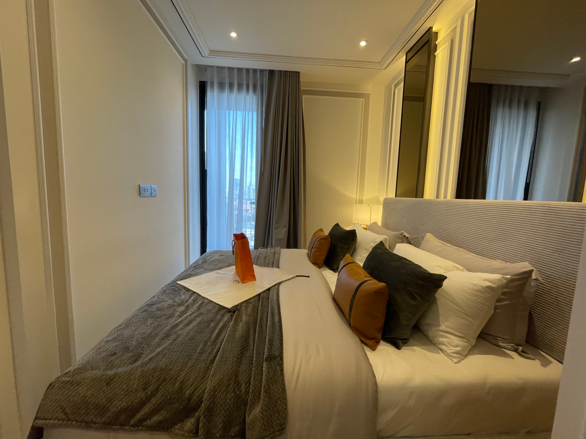 For SaleCondoRama9, Petchburi, RCA : Condo for sale: Ashton Asoke-Rama 9, Combine room, extra large size, 150.78 sq m, in ALPHA building, fully furnished, ready to move in. (Fully-Decorated) and receive full promotions for more than 13 items, the ultimate in luxury in the heart of the New CB