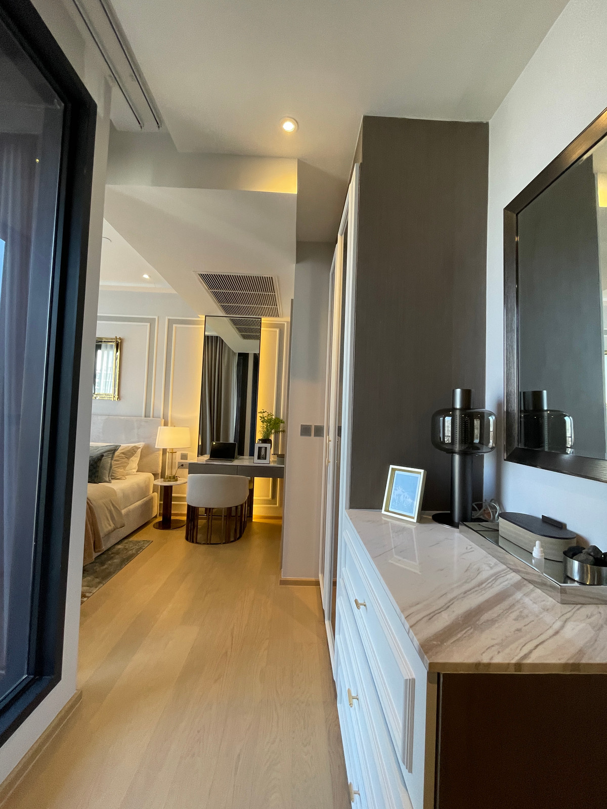 For SaleCondoRama9, Petchburi, RCA : Condo for sale: Ashton Asoke-Rama 9, Combine room, extra large size, 150.78 sq m, in ALPHA building, fully furnished, ready to move in. (Fully-Decorated) and receive full promotions for more than 13 items, the ultimate in luxury in the heart of the New CB