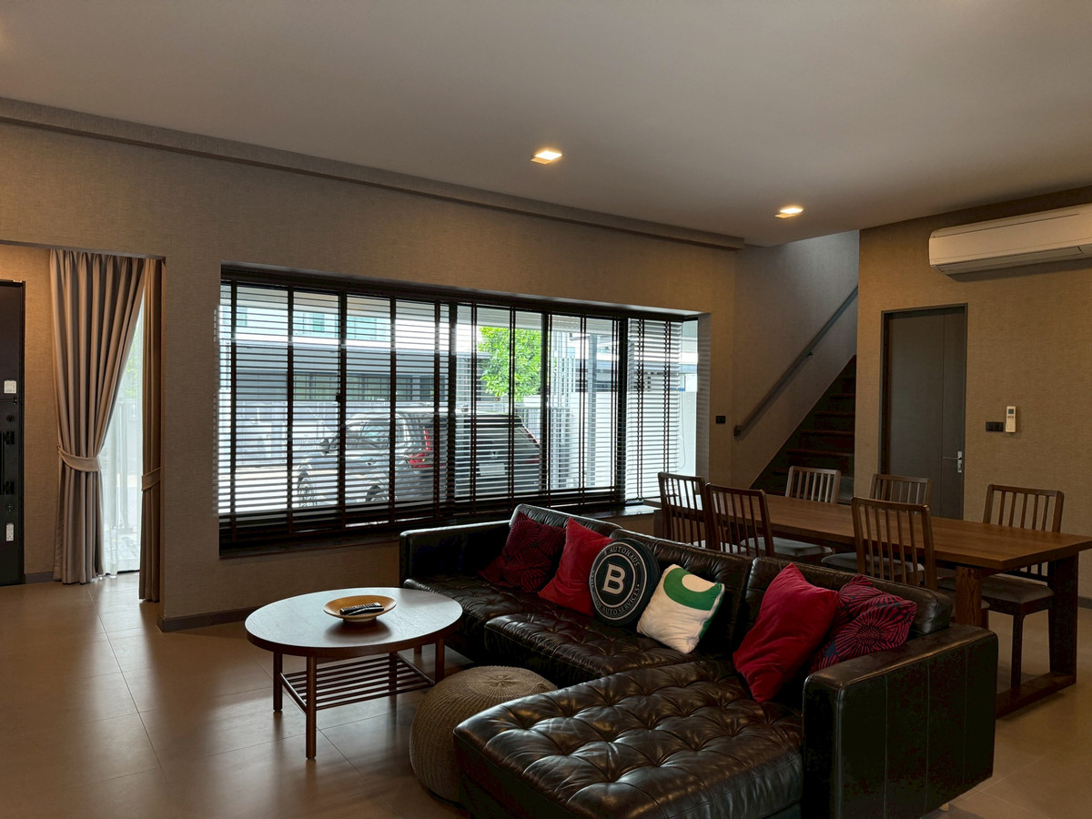 ให้เช่าทาวน์โฮมบางนา แบริ่ง ลาซาล : บ้านให้เช่า วีเว่ บางนา กม.7 พร้อมเฟอร์นิเจอร์ครบ ( SPSEVE1529)