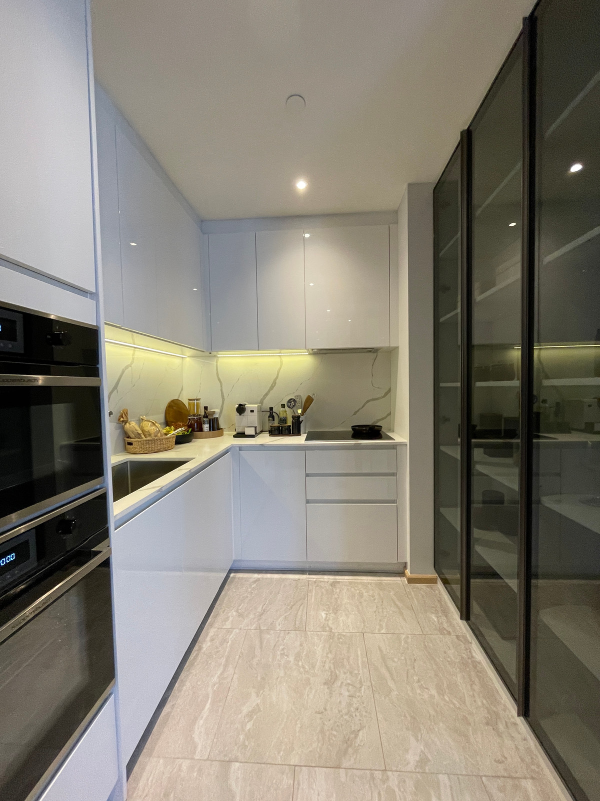 For SaleCondoRama9, Petchburi, RCA : Condo for sale: Ashton Asoke-Rama 9, Combine room, extra large size, 150.78 sq m, in ALPHA building, fully furnished, ready to move in. (Fully-Decorated) and receive full promotions for more than 13 items, the ultimate in luxury in the heart of the New CB