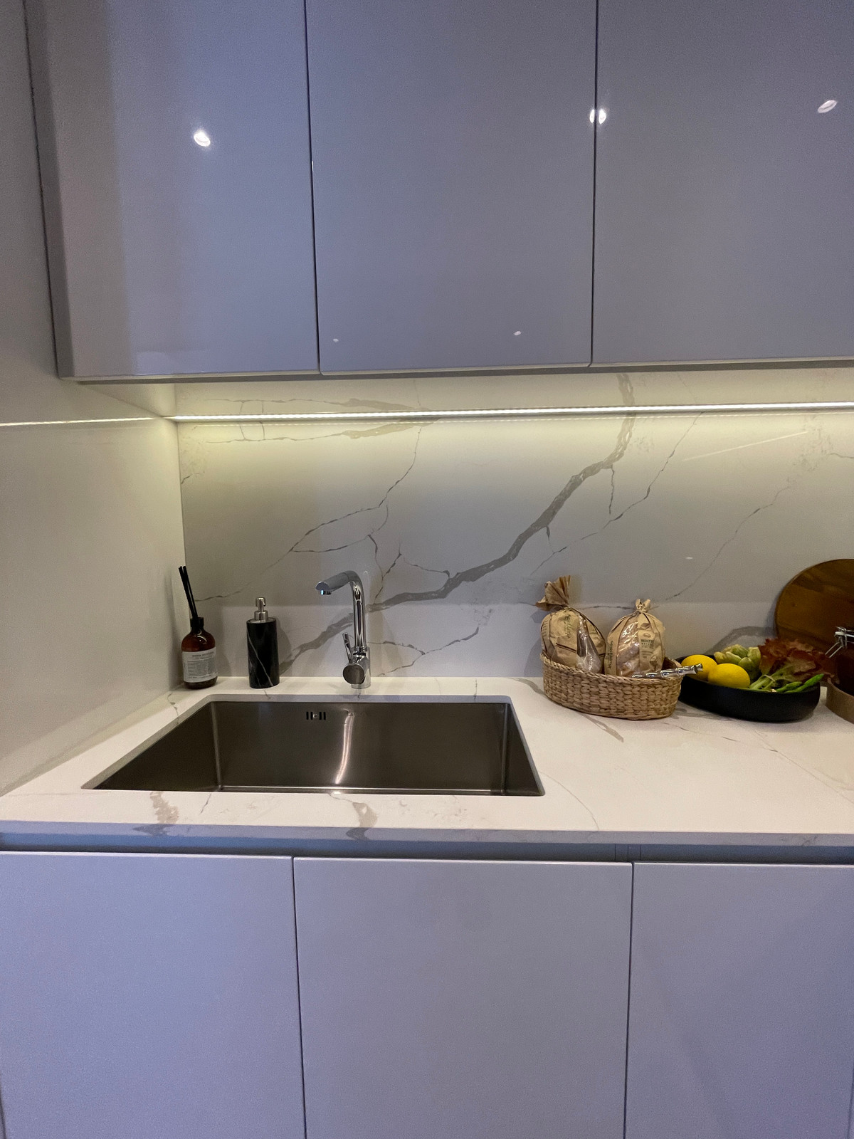 For SaleCondoRama9, Petchburi, RCA : Condo for sale: Ashton Asoke-Rama 9, Combine room, extra large size, 150.78 sq m, in ALPHA building, fully furnished, ready to move in. (Fully-Decorated) and receive full promotions for more than 13 items, the ultimate in luxury in the heart of the New CB