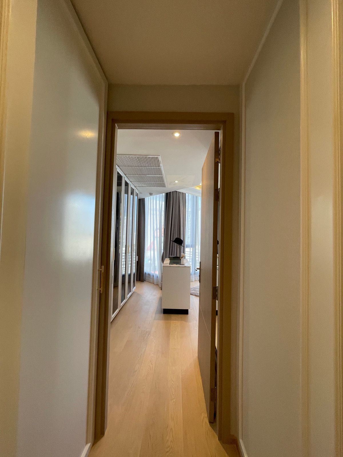 For SaleCondoRama9, Petchburi, RCA : Condo for sale: Ashton Asoke-Rama 9, Combine room, extra large size, 150.78 sq m, in ALPHA building, fully furnished, ready to move in. (Fully-Decorated) and receive full promotions for more than 13 items, the ultimate in luxury in the heart of the New CB