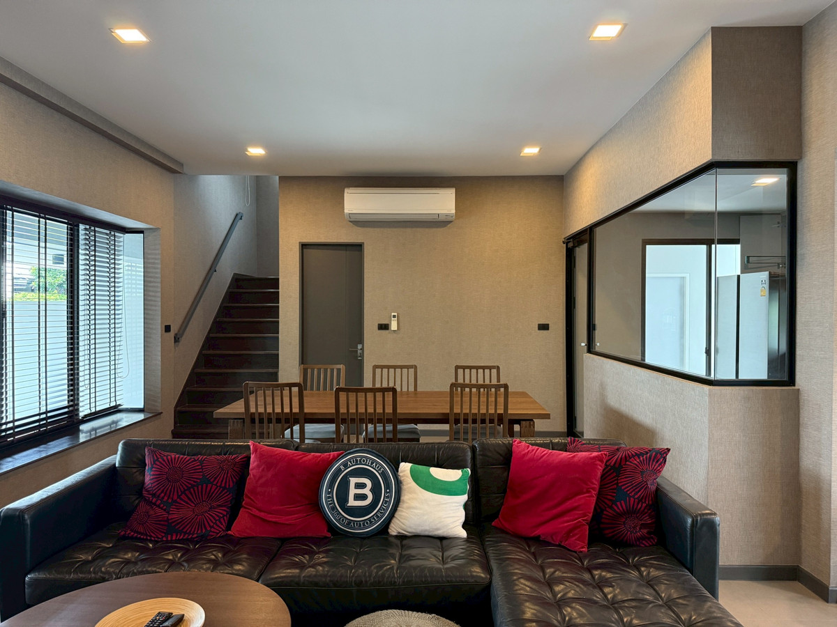 ให้เช่าทาวน์โฮมบางนา แบริ่ง ลาซาล : บ้านให้เช่า วีเว่ บางนา กม.7 พร้อมเฟอร์นิเจอร์ครบ ( SPSEVE1529)