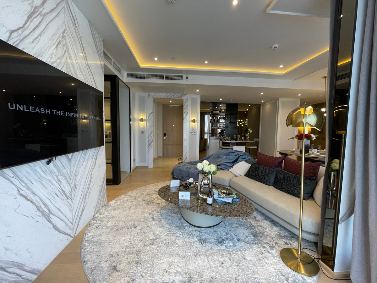 For SaleCondoRama9, Petchburi, RCA : Condo for sale: Ashton Asoke-Rama 9, Combine room, extra large size, 150.78 sq m, in ALPHA building, fully furnished, ready to move in. (Fully-Decorated) and receive full promotions for more than 13 items, the ultimate in luxury in the heart of the New CB