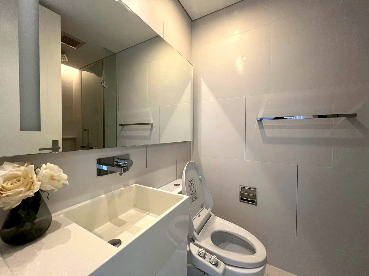 ให้เช่าคอนโดสาทร นราธิวาส : Luxury condo for rent 💠 𝐓𝐡𝐞 𝐁𝐚𝐧𝐠𝐤𝐨𝐤 𝐒𝐚𝐭𝐡𝐨𝐫𝐧 • 2 bedrooms • 2 bathrooms. 𝗖𝗢𝗗𝗘-TP001108  | 📲 𝗖𝗼𝗻𝘁𝗮𝗰𝘁. 𝟬𝟲𝟮-𝟲𝟵𝟰-𝟭𝟳𝟵𝟰