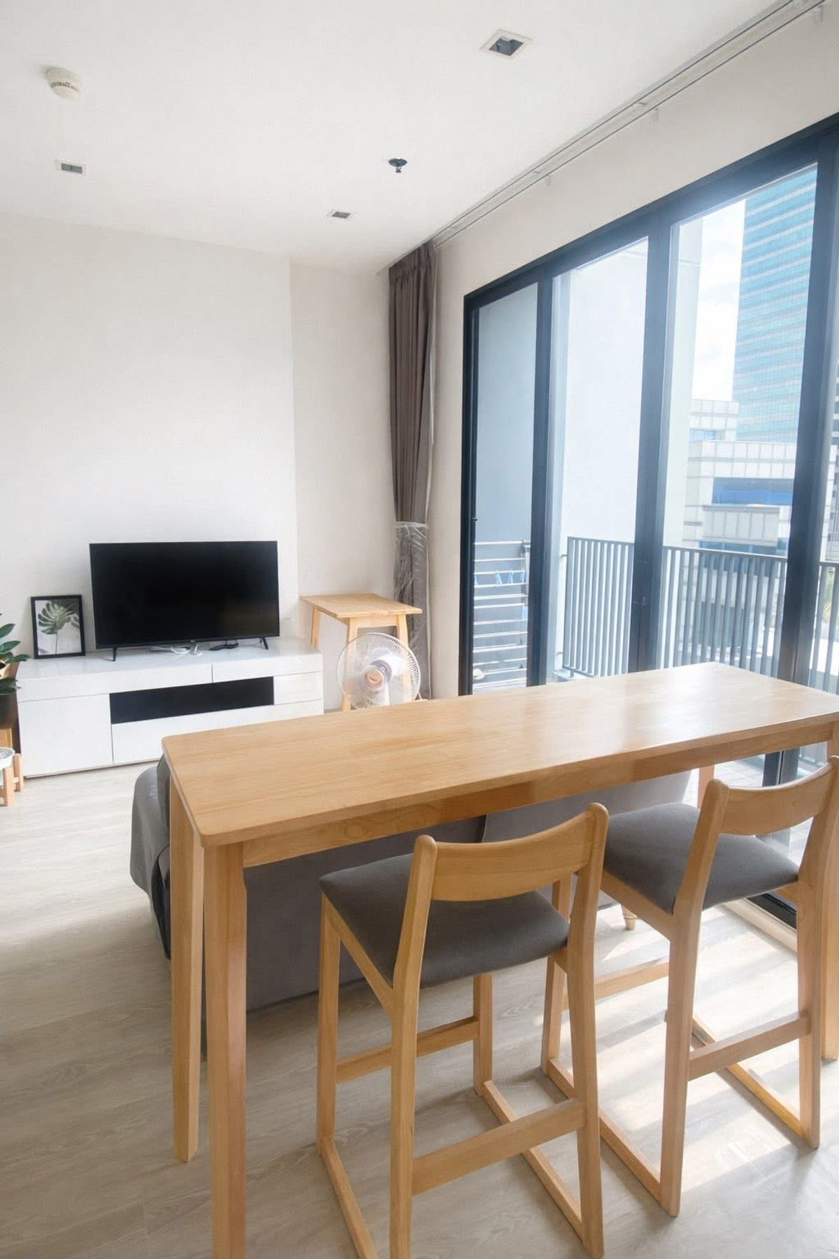 For SaleCondoRatchadapisek, Huaikwang, Suttisan : ⚡️Cheapest in the building⚡️quinn ratchada, beautiful view, not blocked 🔥 45 Sqm 1B1B🔥4.2 Mb only. If interested, contact to make an appointment to see Putter 0928895628🔥