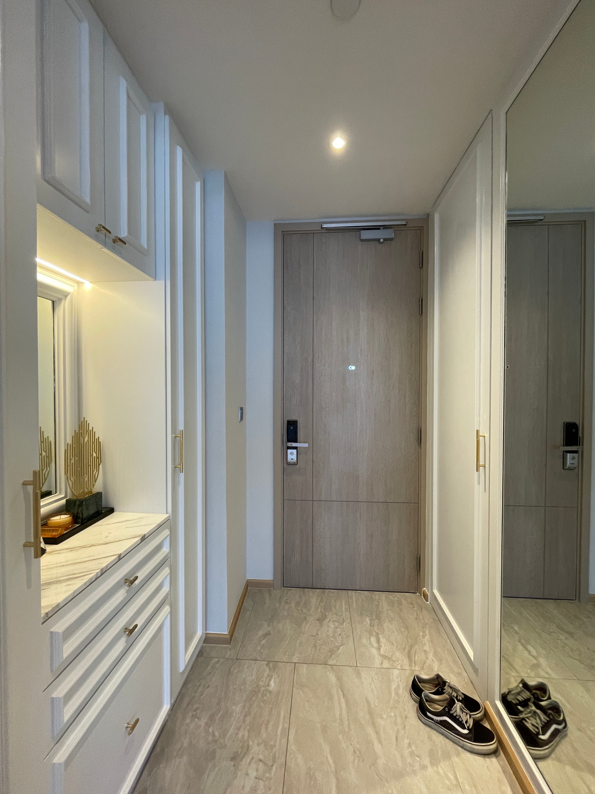 For SaleCondoRama9, Petchburi, RCA : Condo for sale: Ashton Asoke-Rama 9, Combine room, extra large size, 150.78 sq m, in ALPHA building, fully furnished, ready to move in. (Fully-Decorated) and receive full promotions for more than 13 items, the ultimate in luxury in the heart of the New CB