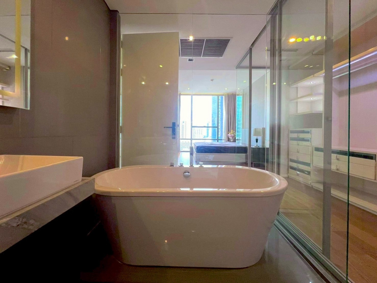 ให้เช่าคอนโดสาทร นราธิวาส : Luxury condo for rent 💠 𝐓𝐡𝐞 𝐁𝐚𝐧𝐠𝐤𝐨𝐤 𝐒𝐚𝐭𝐡𝐨𝐫𝐧 • 2 bedrooms • 2 bathrooms. 𝗖𝗢𝗗𝗘-TP001108  | 📲 𝗖𝗼𝗻𝘁𝗮𝗰𝘁. 𝟬𝟲𝟮-𝟲𝟵𝟰-𝟭𝟳𝟵𝟰