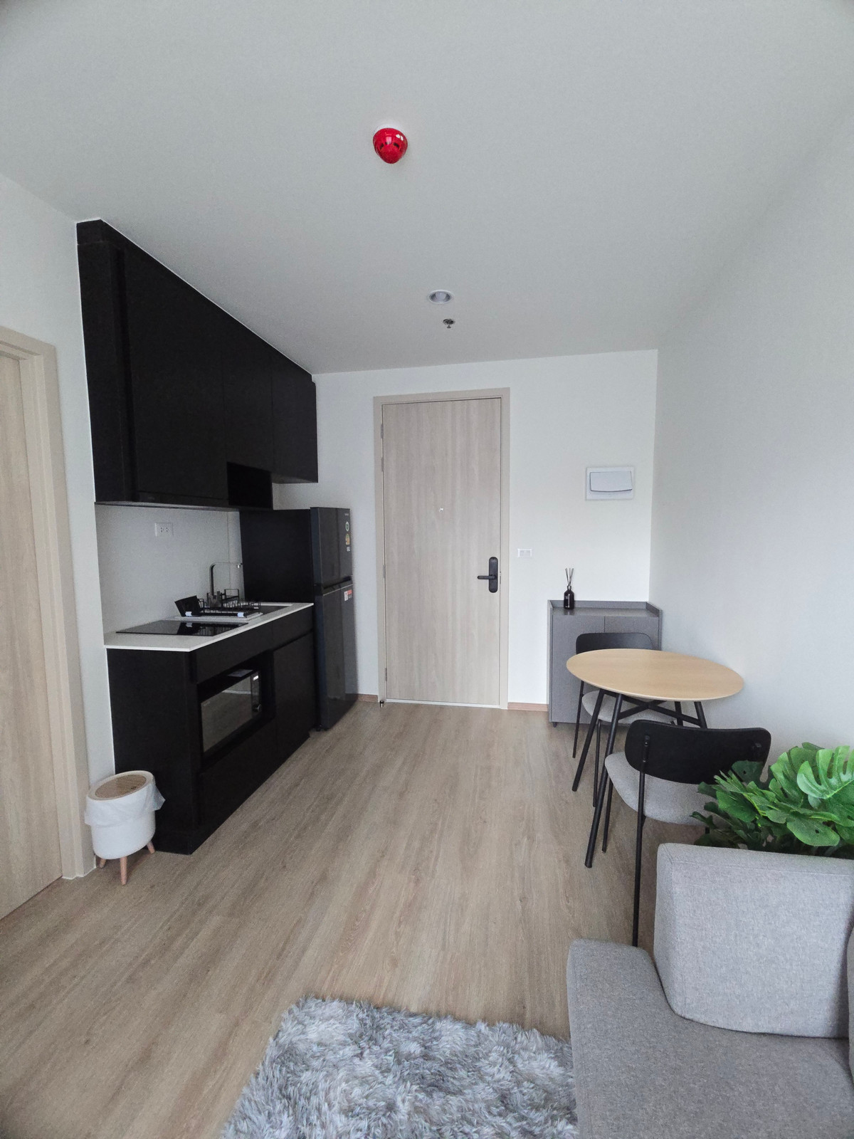 ให้เช่าคอนโดพระราม 9 เพชรบุรีตัดใหม่ RCA : 🔥ให้เช่าด่วน🔥โนเบิล นิว ดิสทริค อาร์ไนน์ ห้องมุม วิวสวย ส่วนกลางจัดเต็ม เฟอร์นิเจอร์ครบพร้อมเข้าอยู่ ใกล้รถไฟฟ้า MRT พระราม 9